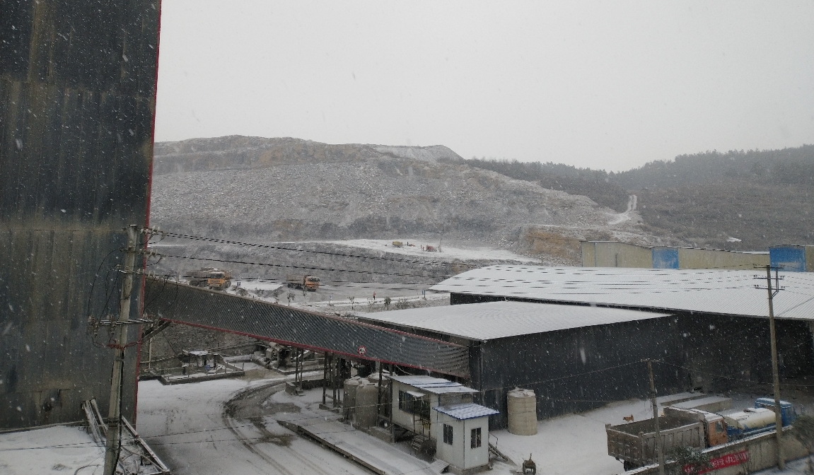 严寒面前勇向前，坚守岗位显担当   ——致敬浴“雪”奋战的户外工作者们
