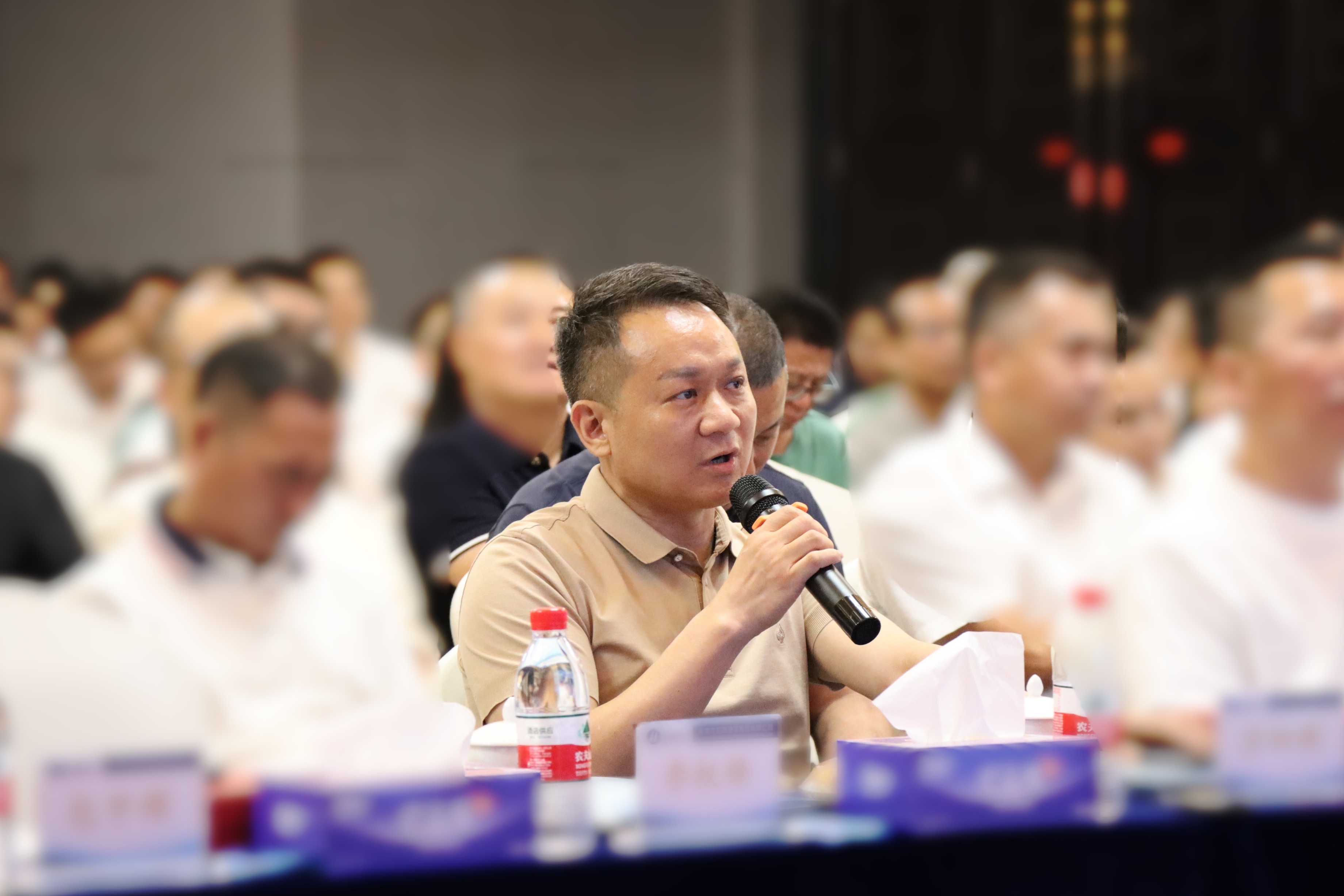 港创建材公司董事、总经理万泗新发言.jpg